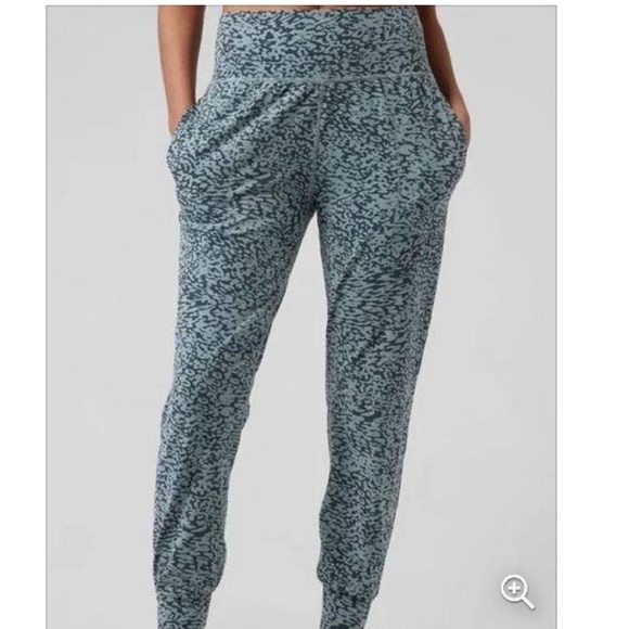 Athleta Ocelot Spot Minimalistic Grey Salutation Joggers Size 3X - Picture 1 of 12